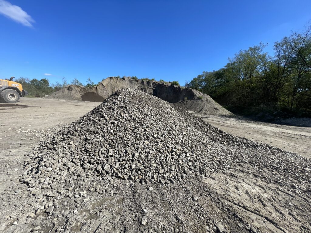 Photographie de matériaux recyclés concassés issus de déblais de déconstruction
