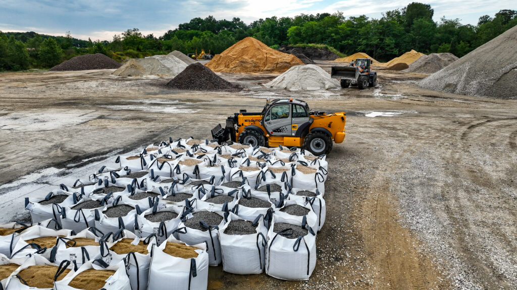 Plateforme recyclage matériaux construction EDYCEM à Mérignac