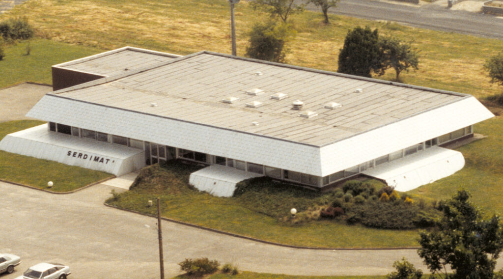 Photographie du bâtiment Serdimat à l’Herbergement illustrant la période 1973–1985 de l’histoire du Groupe