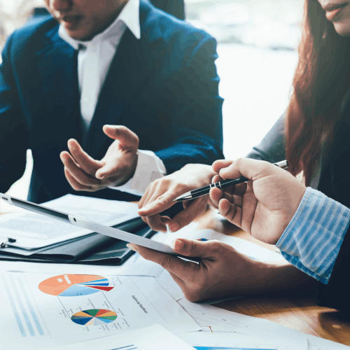 Documents financiers et échanges autour de graphiques illustrant la structure du capital et l’analyse de l’actionnariat d’HERIGE Industries